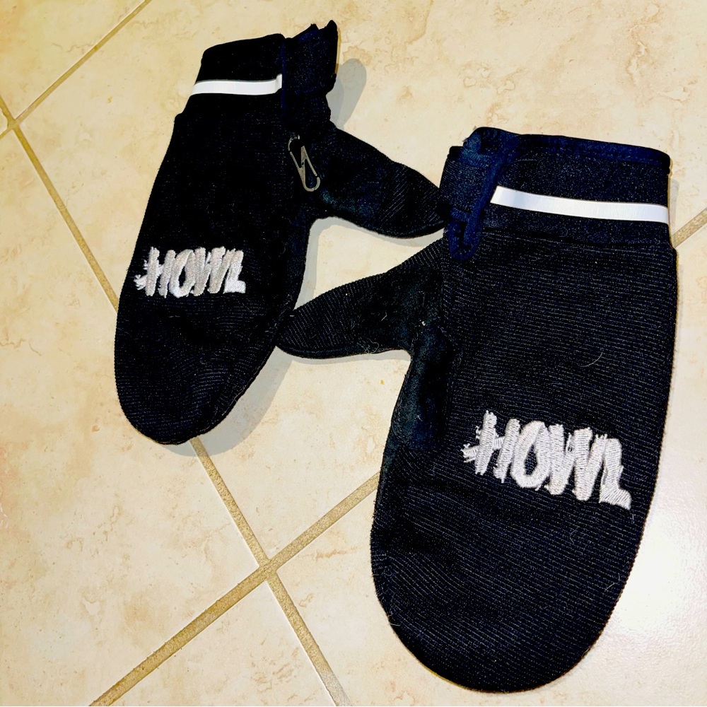 HOWL ALL SEASON SNOWBOARD SKI MITTENS.